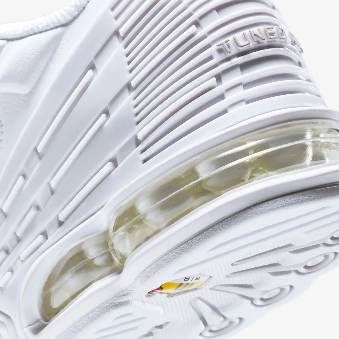Air Max Plus 3 Triple White Parte Traseira em Detalhes