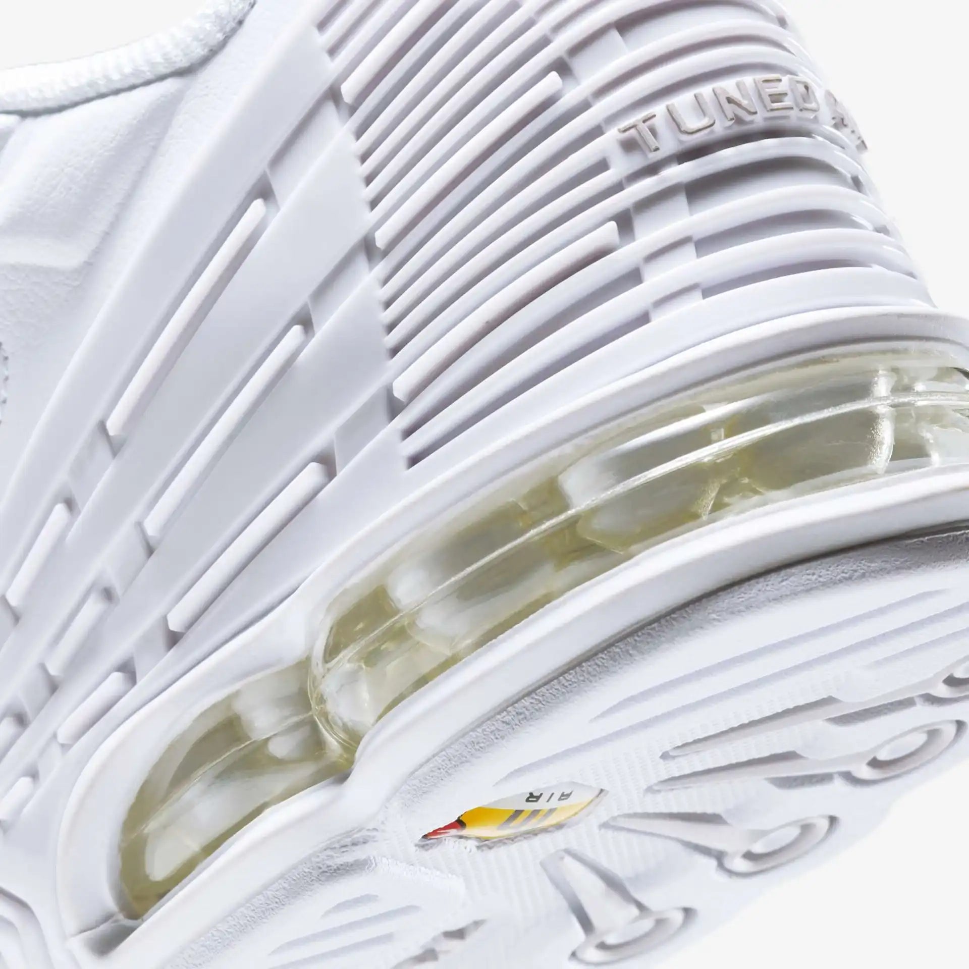Air Max Plus 3 Triple White Parte Traseira em Detalhes