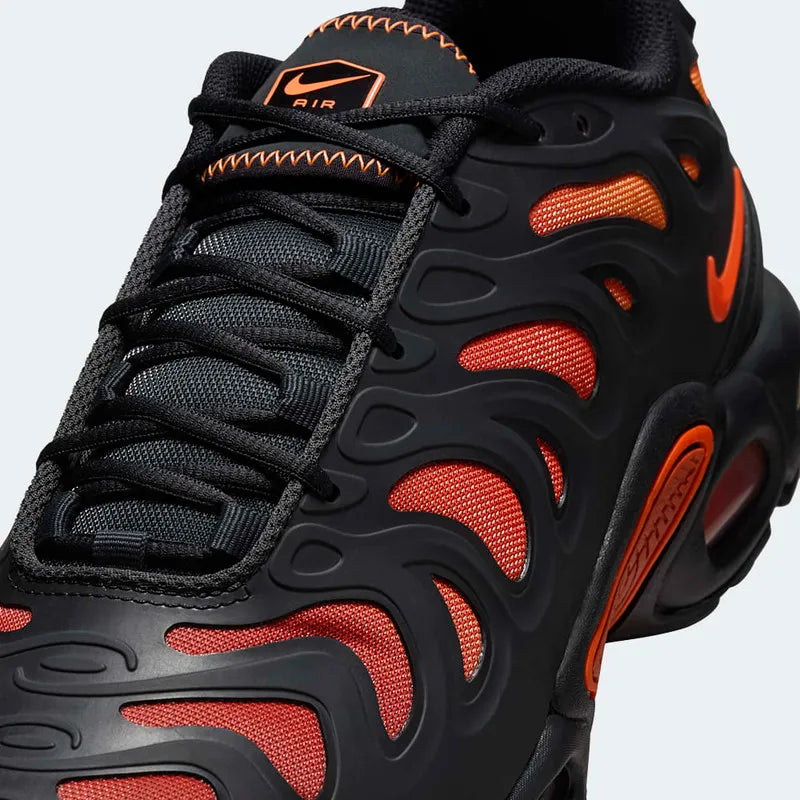 Air Max Plus Drift Hyper Crimson Parte Frontal em Detalhes