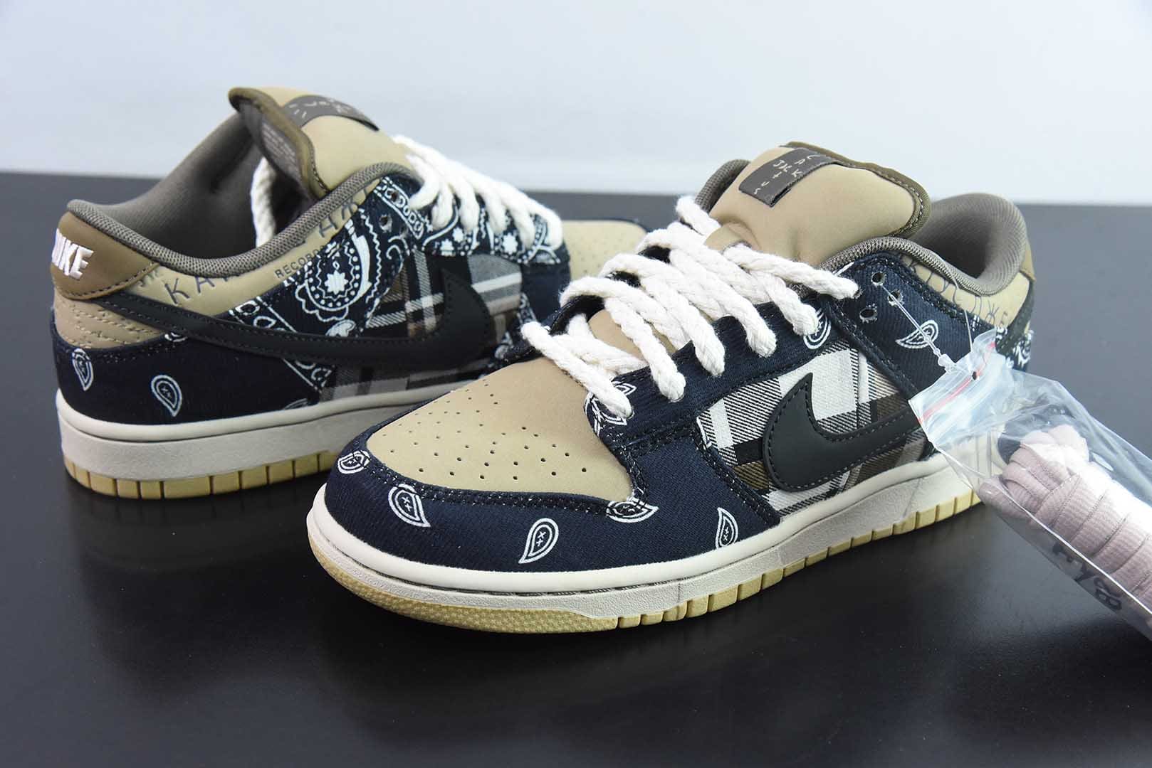 Nike SB Dunk Low Travis Scott