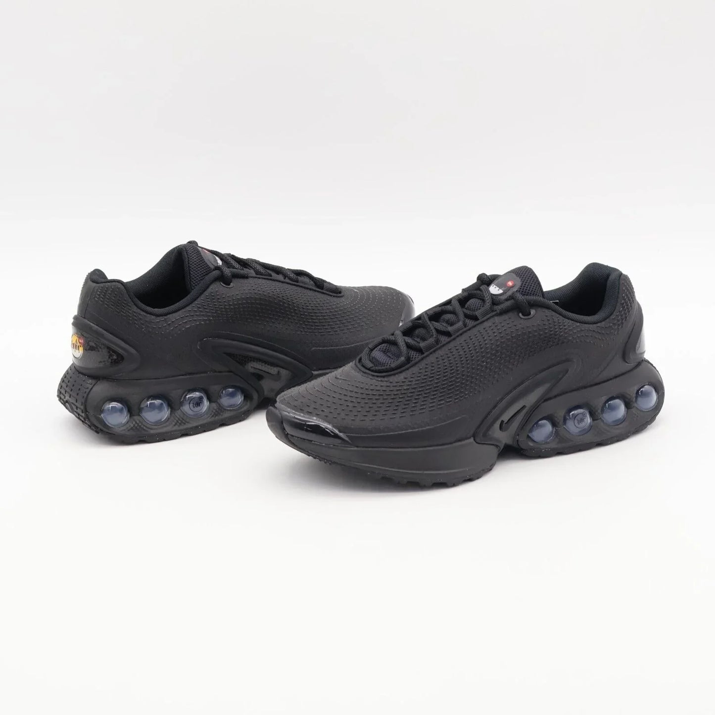 Nike Air Max DN Triple Black Par Visto de Lado 