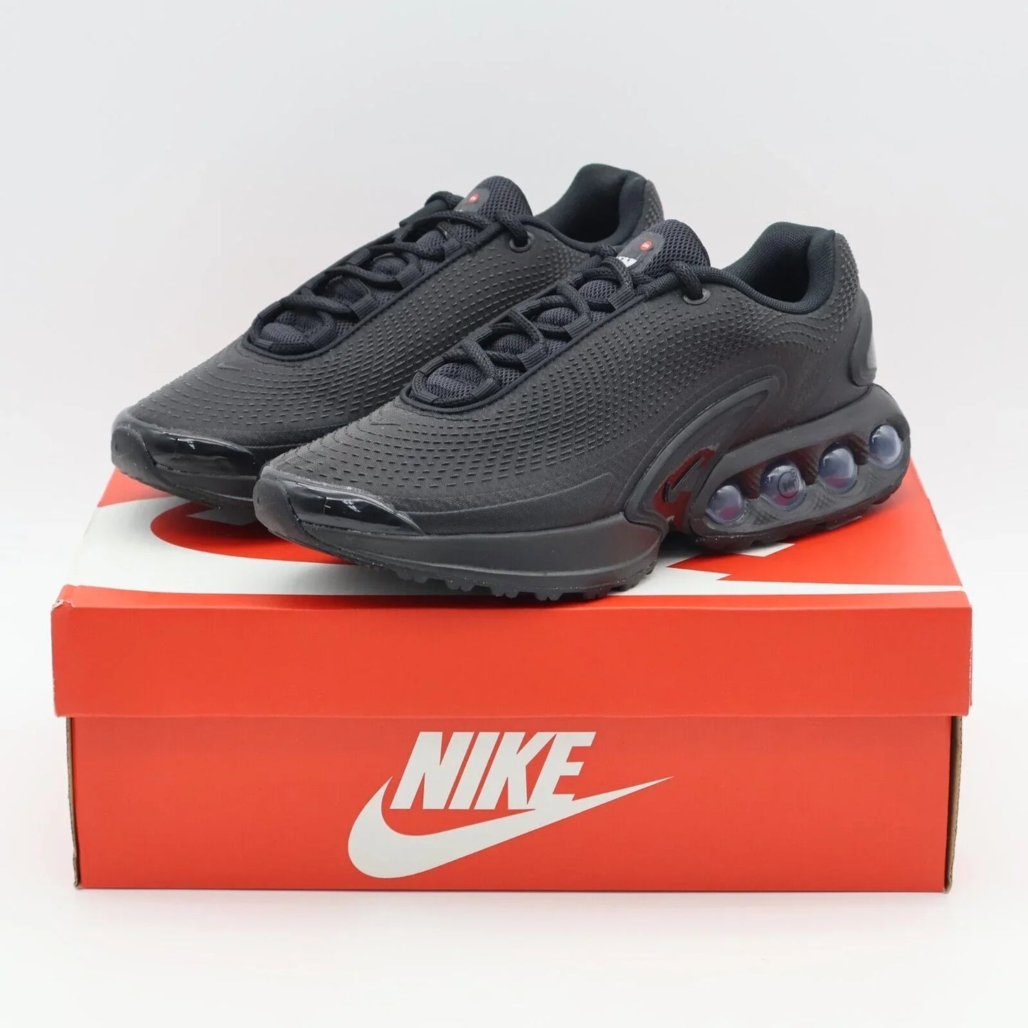 Nike Air Max DN Triple Black Par Visto em Cima da Caixa
