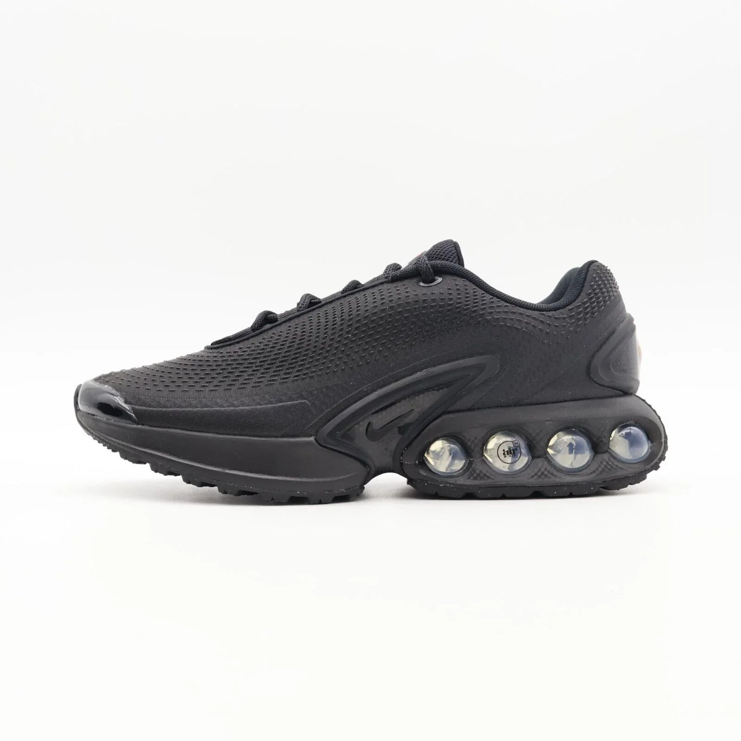 Nike Air Max DN Triple Black Parte Lateral Esquerda