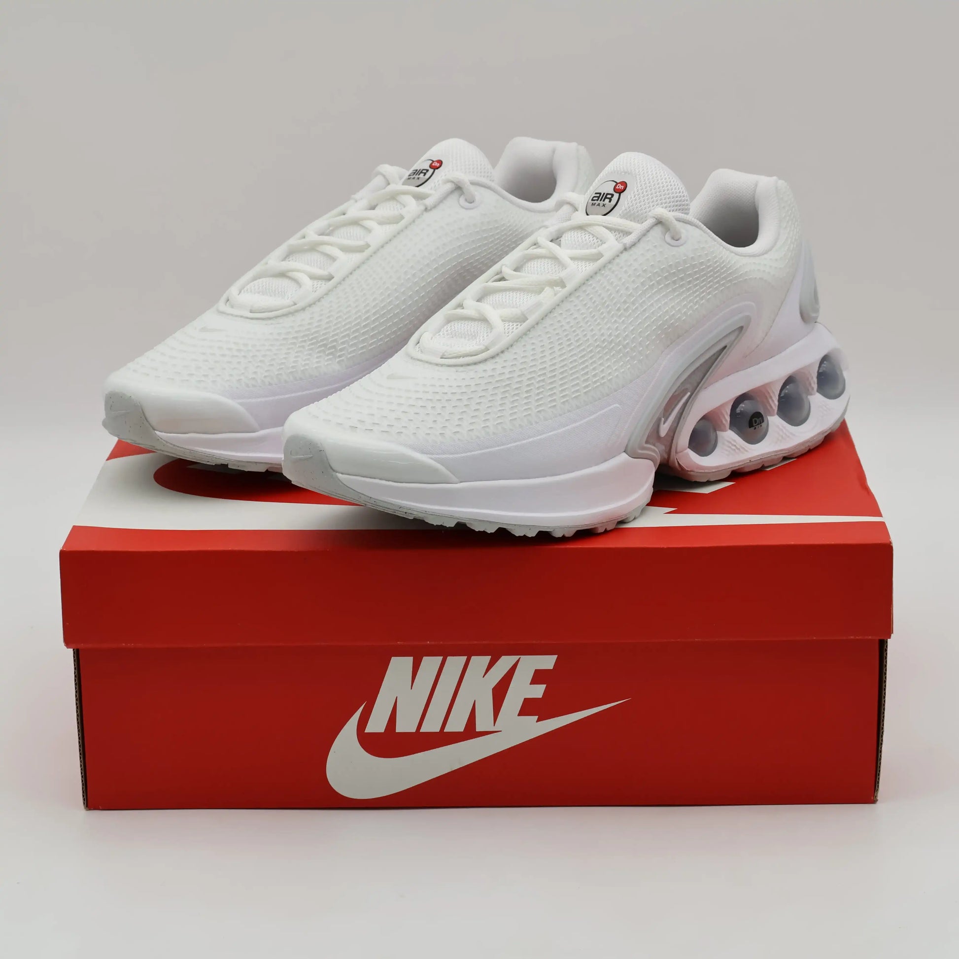 Nike Air Max Dn Branco Par em Cima da Caixa