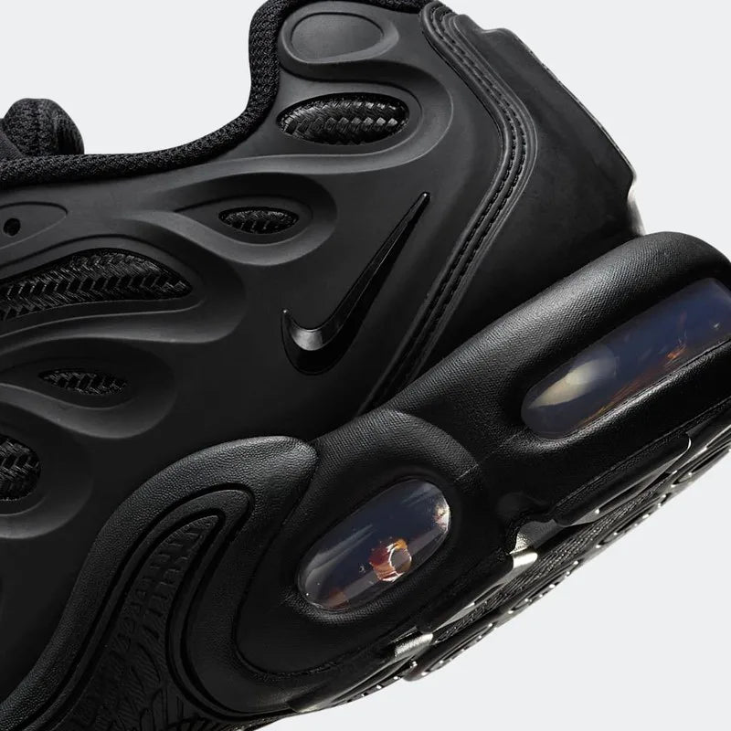 Nike Air Max Plus Drift Triple Black Parte Traseira em Detalhes