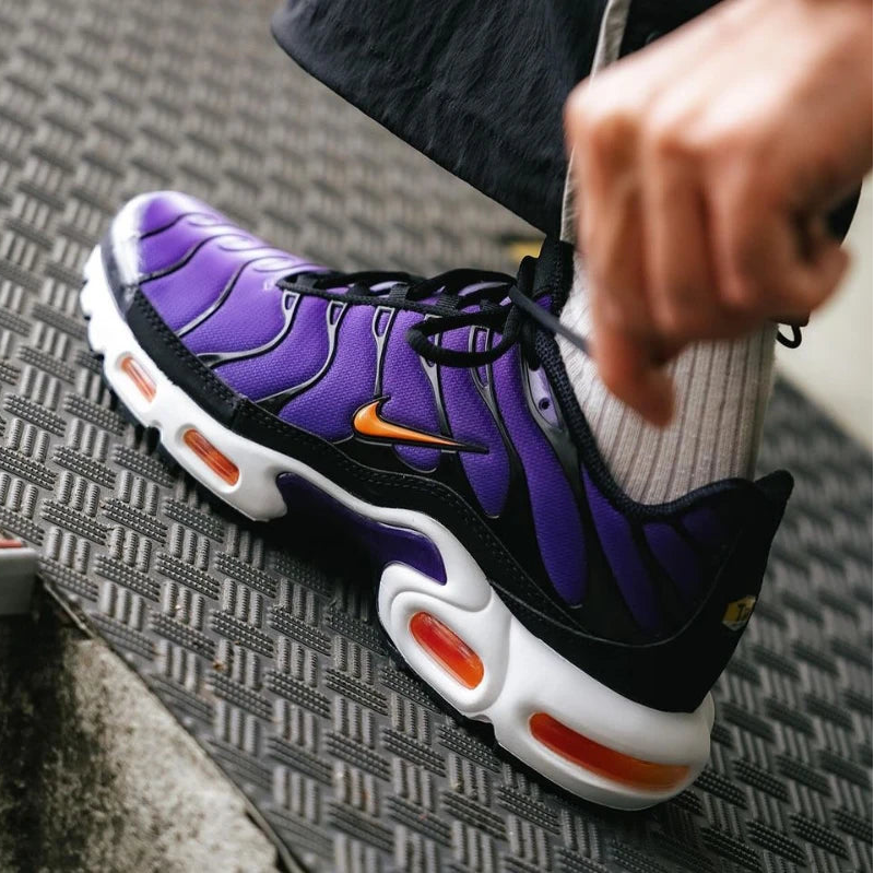 Air Max Tn Voltage Purple Visto no Pe de Lado