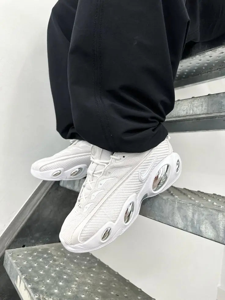 Nike x Nocta Glide Branco No Pe com Calca Preta