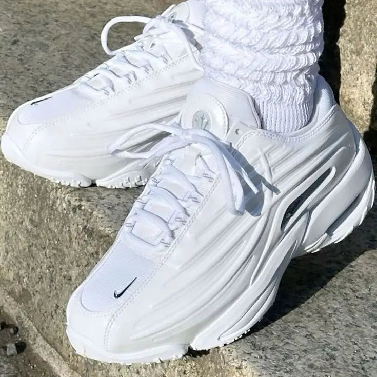 Nike x Nocta Hot Step 2 Total White No Pe com Meia Branca