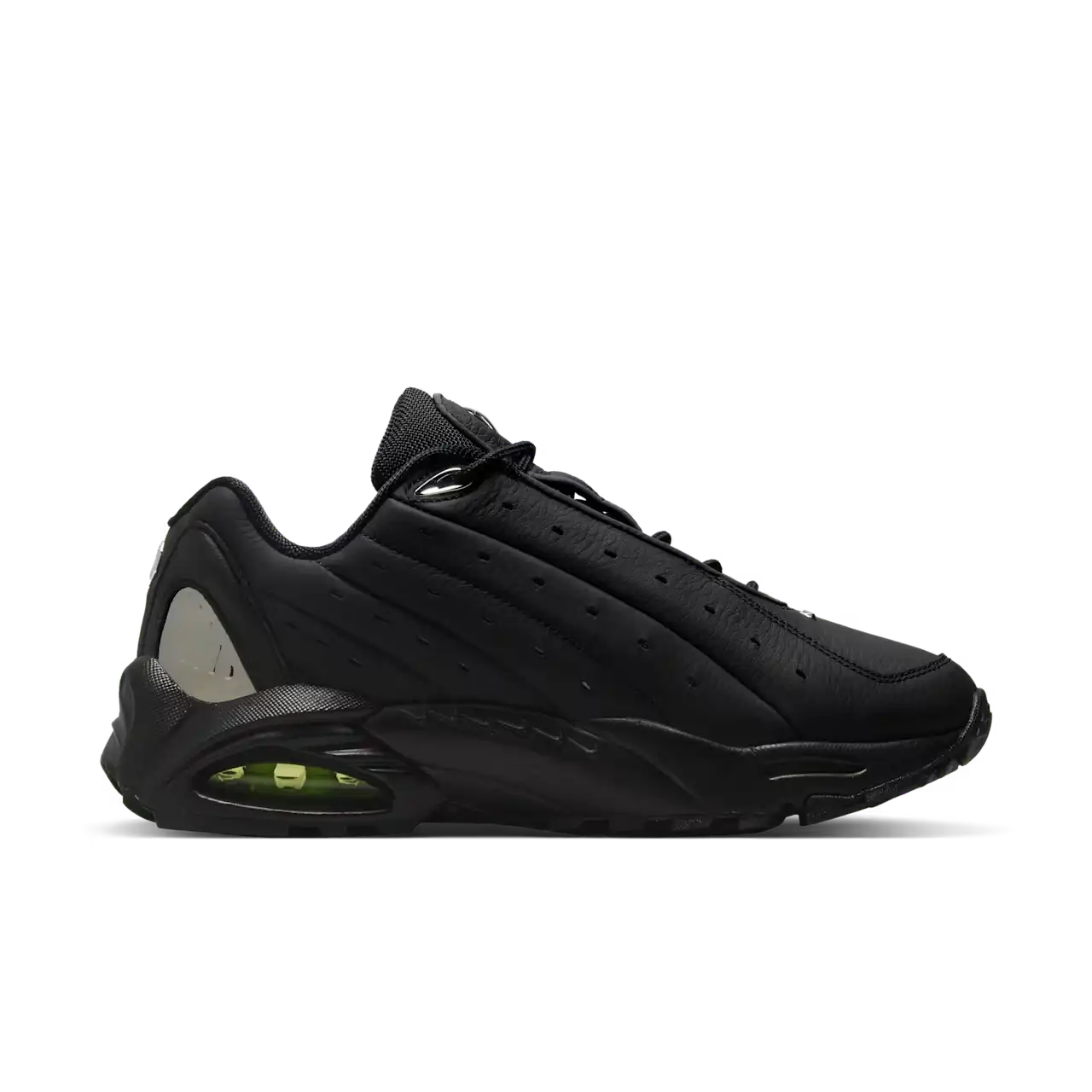 Nike x Nocta Hot Step Air Terra Triple Black Parte Lateral Direita