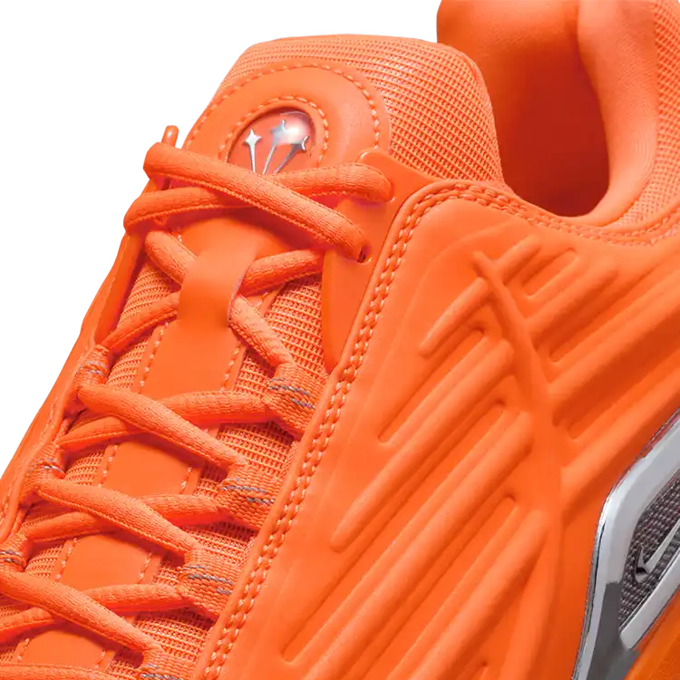 Nike x Nocta Hot Step 2 Total Orange Parte Frontal em Detalhes