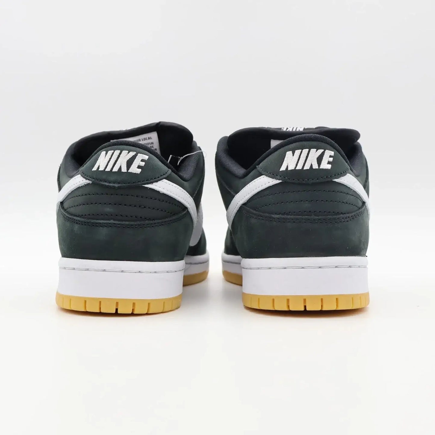 Tenis Preto Nike Dunk Black Gum Visto Parte Traseira
