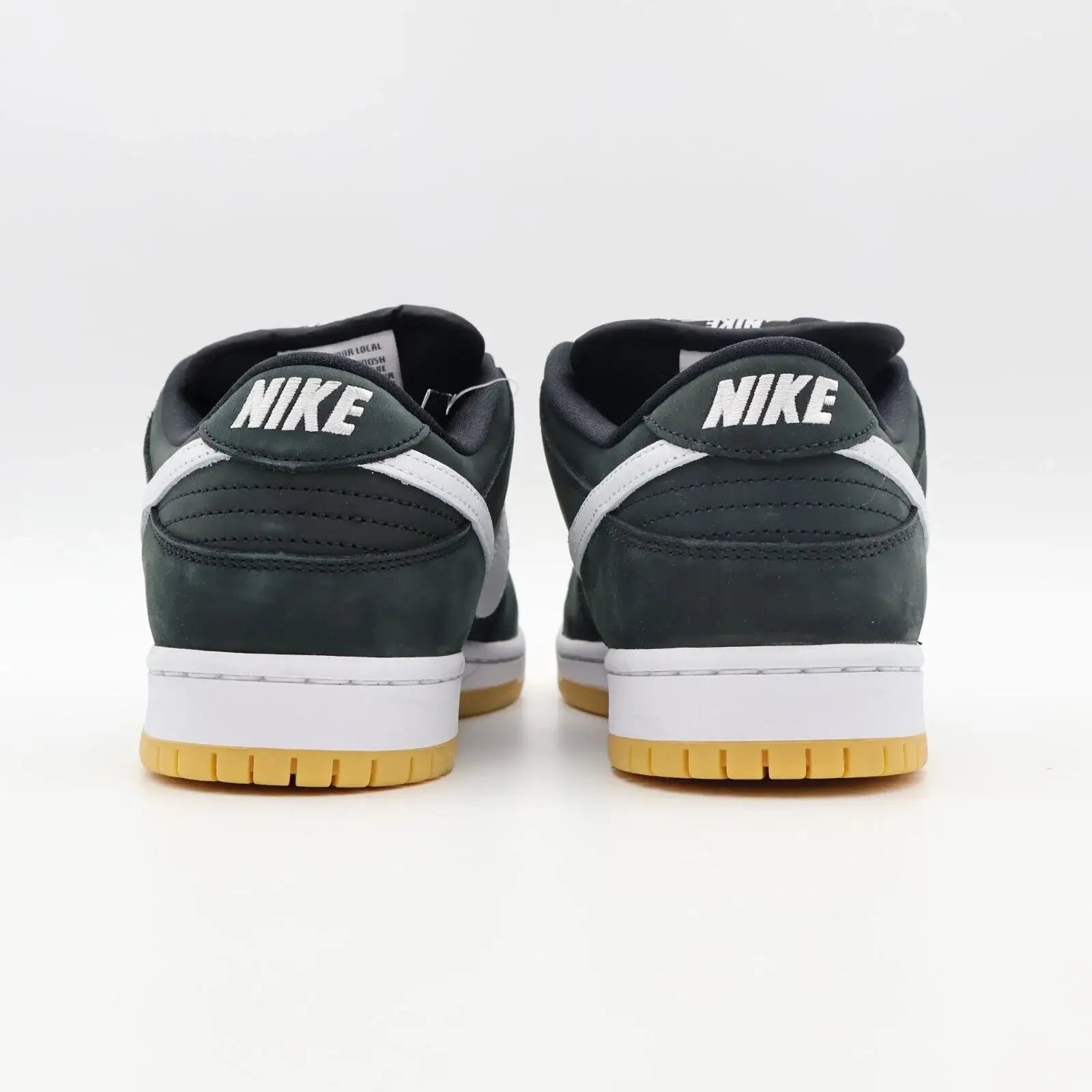 Tenis Preto Nike Dunk Black Gum Visto Parte Traseira