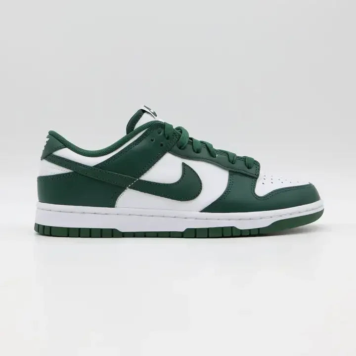 Vista Lateral Interna de Tênis Nike Verde Dunk Michigan State 