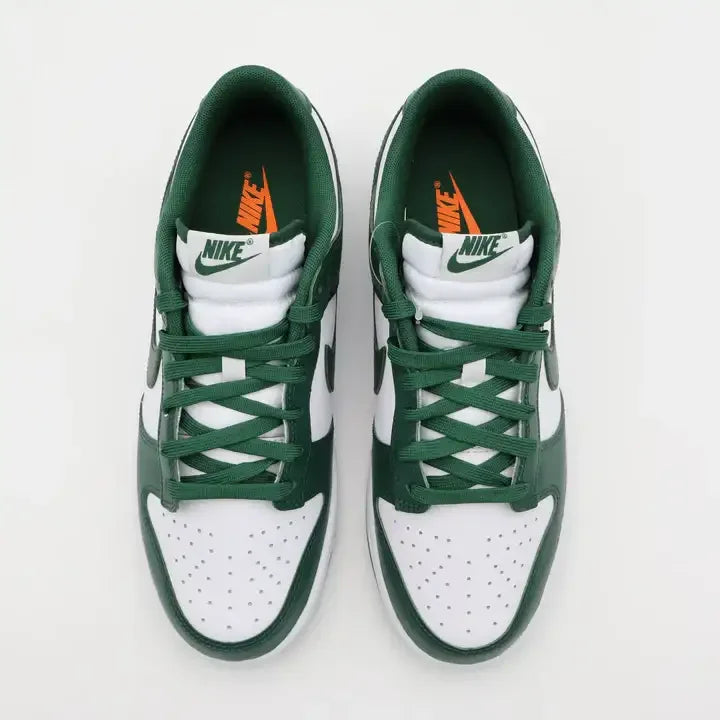Vista Por Cima de Tênis Nike Verde Dunk Michigan State  