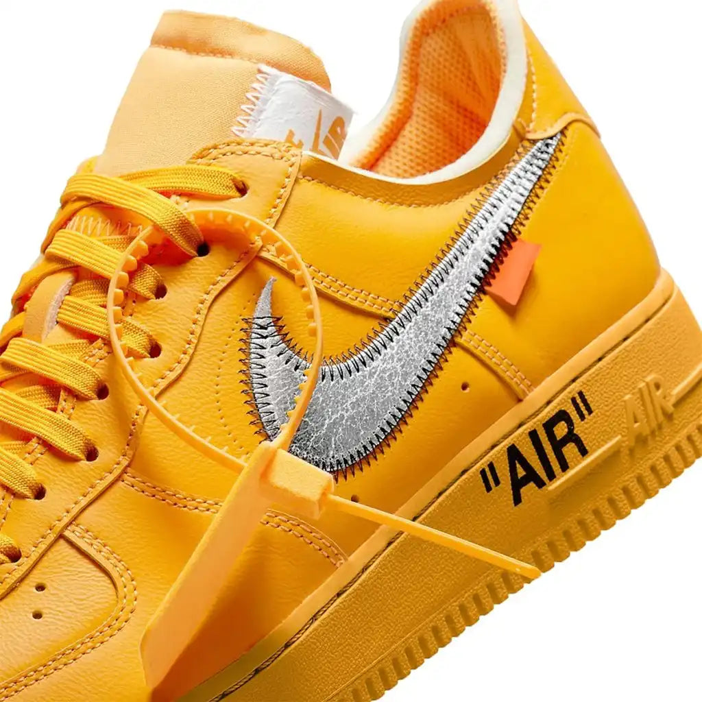 Nike Air force 1 Low Off White University Gold Metallic Silver Detalhes do Swoosh Metalico