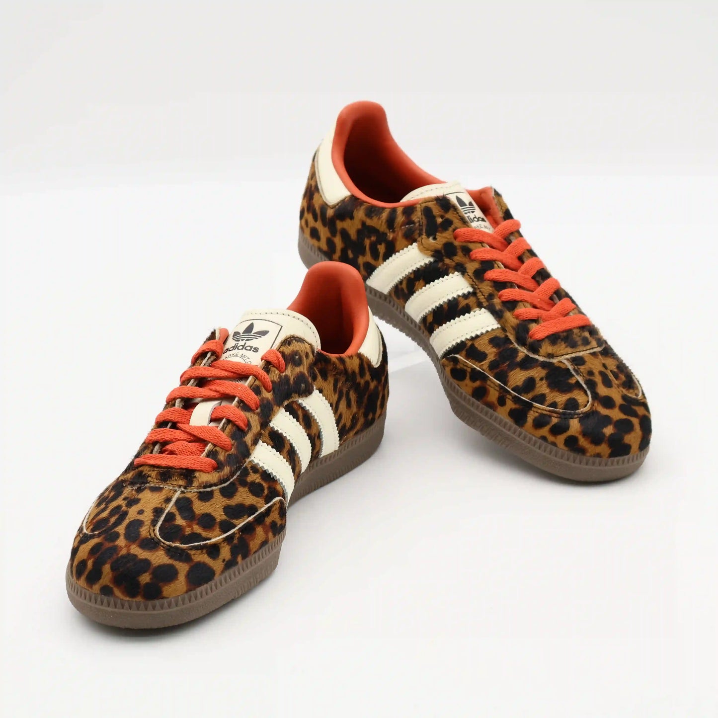 Tênis Adidas Samba Leopardo Vermelho Par Visto de Frente