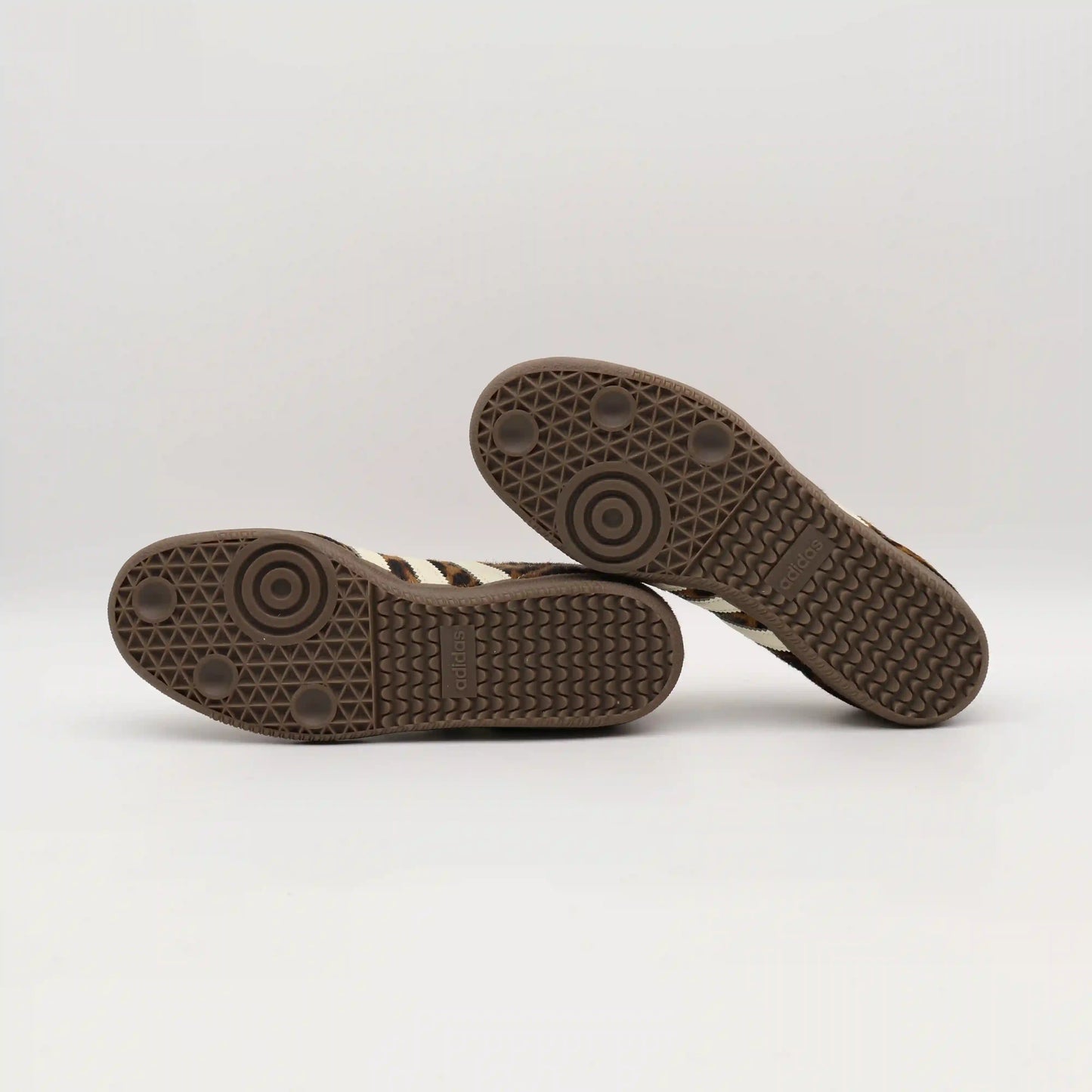 Tênis Adidas Samba Leopardo Vermelho Parte do Solado