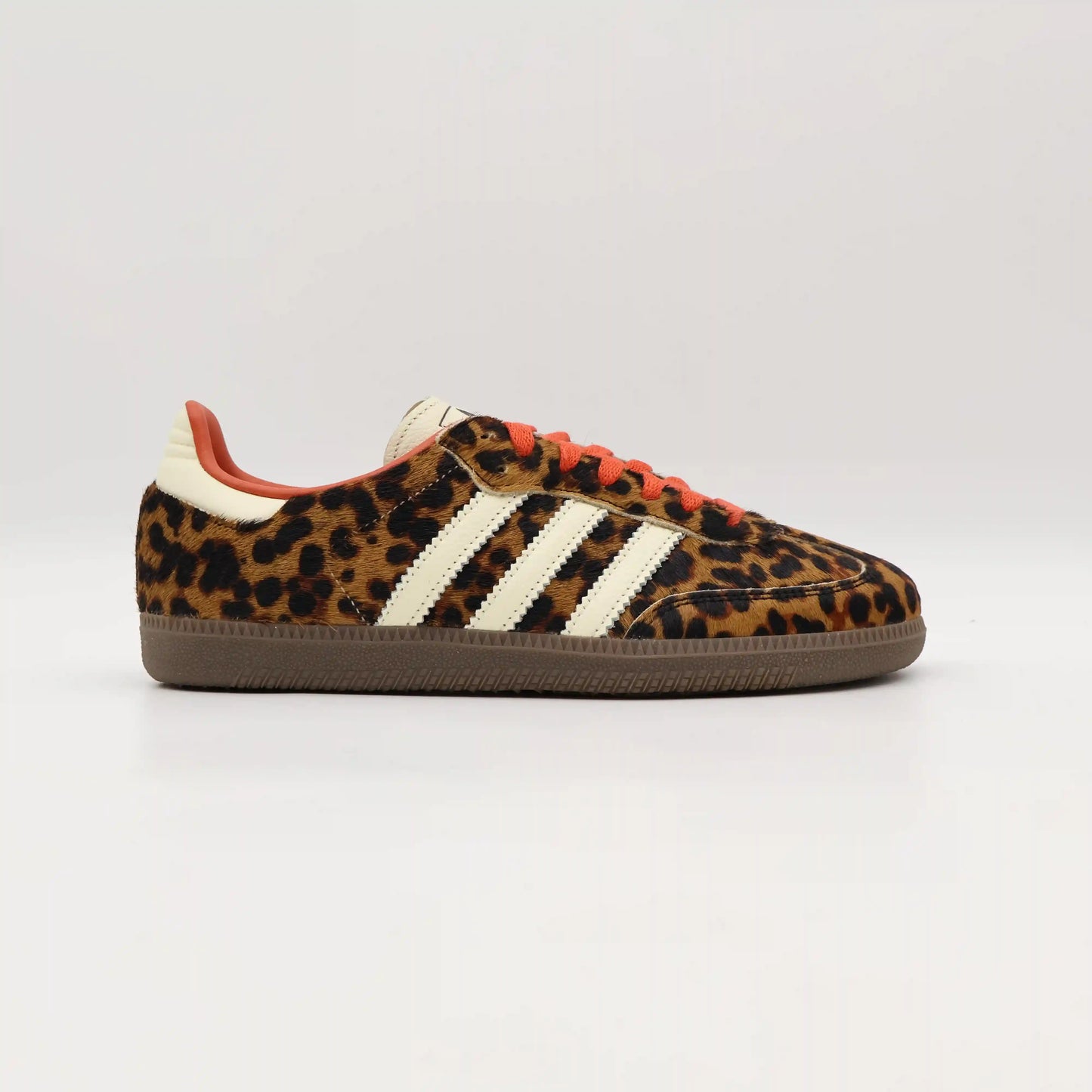 Tênis Adidas Samba Leopardo Vermelho Parte Lateral Direita