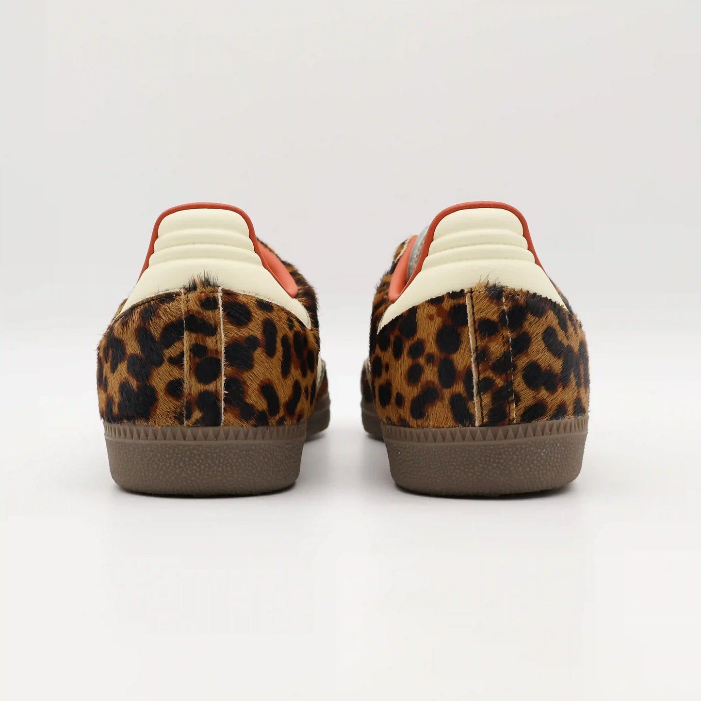 Tênis Adidas Samba Leopardo Vermelho Parte Traseira