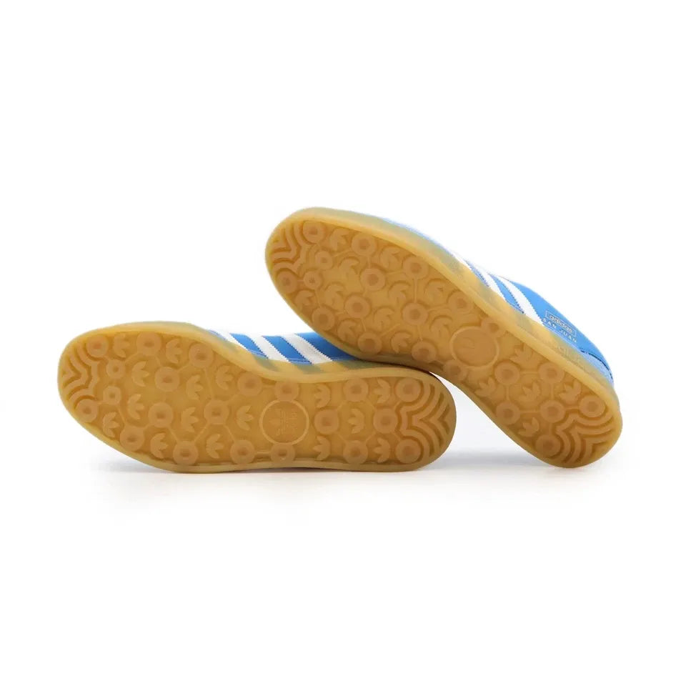 Tênis Azul Adidas Gazelle Indoor x Bad Bunny San Juan Parte do Solado Bege