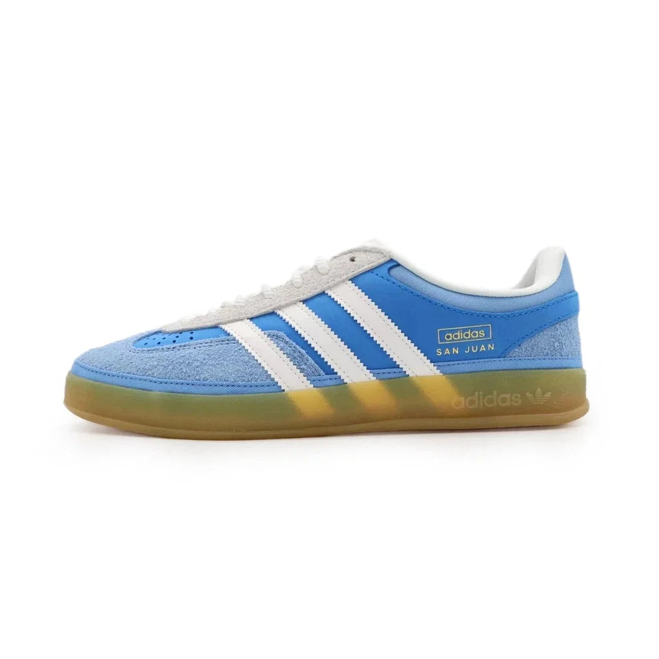 Tênis Azul Adidas Gazelle Indoor x Bad Bunny San Juan Parte Lateral Esquerda
