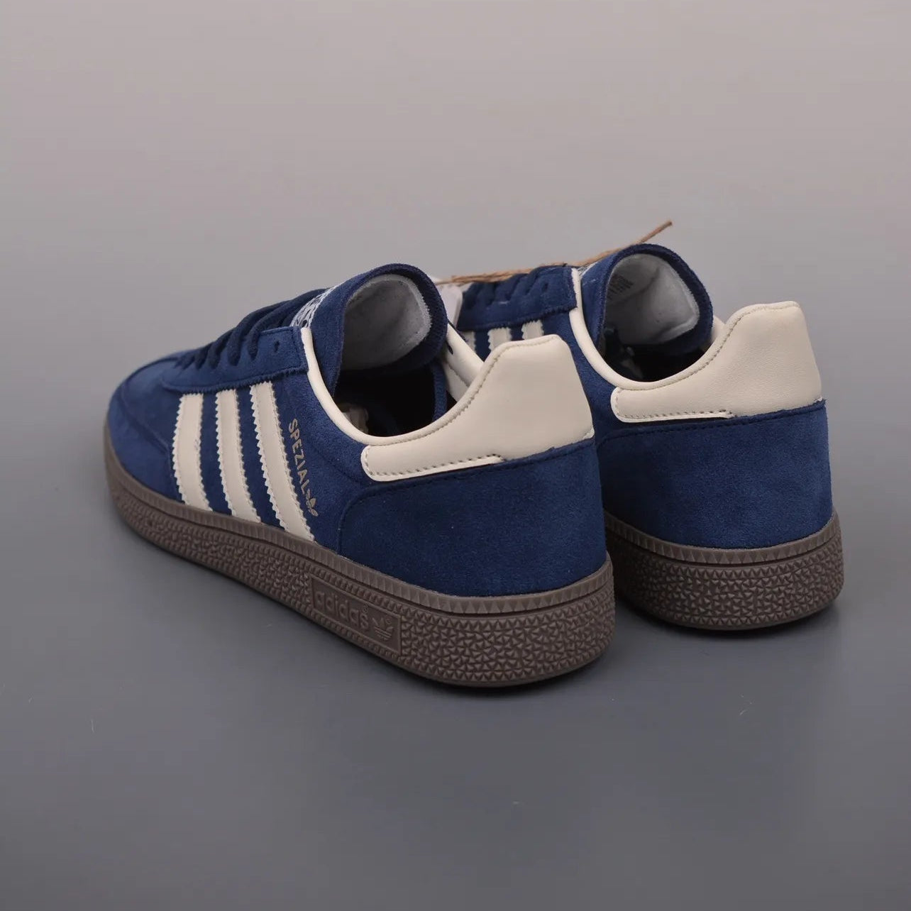 Tênis Adidas Azul Spezial Night Indigo Par Visto pela Parte Traseira