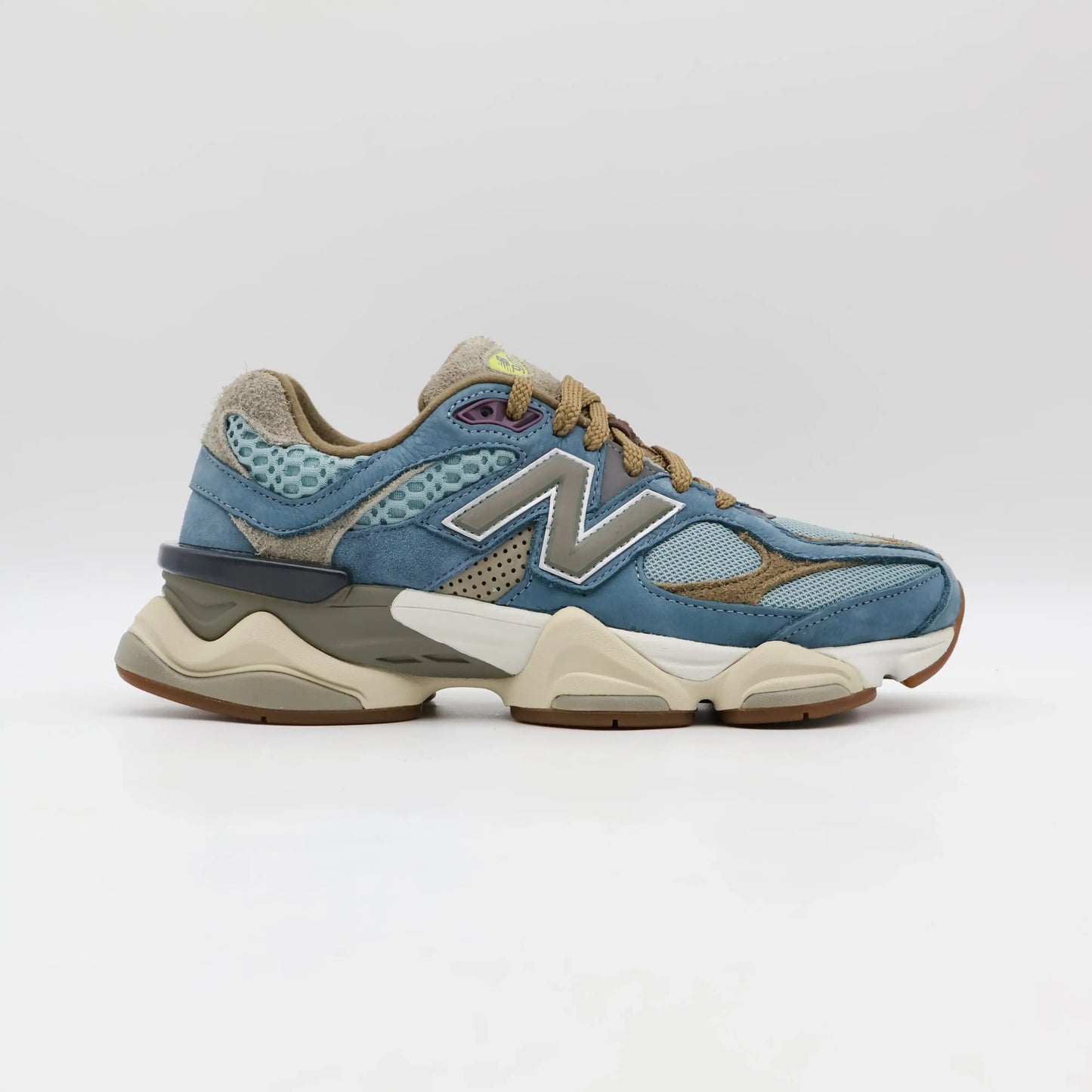 Tênis Azul Masculino New Balance 9060 Bodega Age of Discovery Parte Lateral Direita