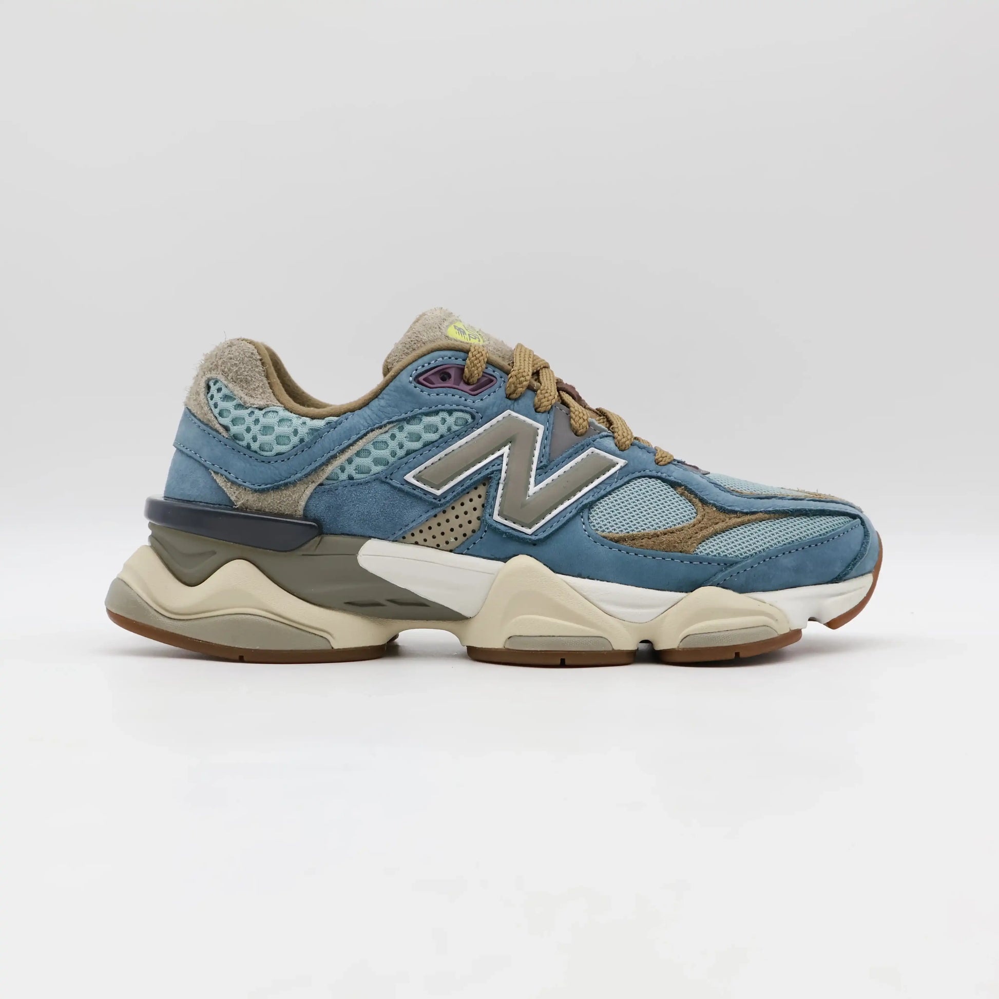 Tênis Azul Masculino New Balance 9060 Bodega Age of Discovery Parte Lateral Direita