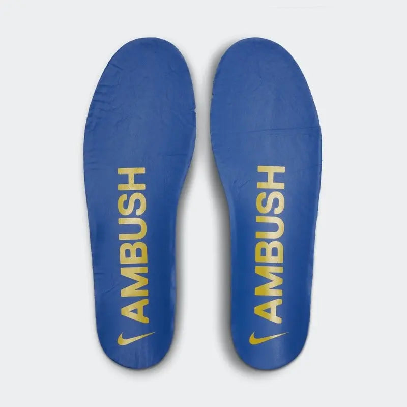 Nike Air Force 1 Low SP x Ambush Game Royal Detalhes da Palmilha Azul Escrito Ambush