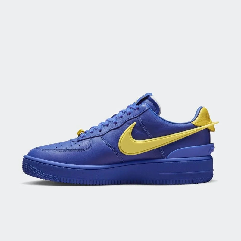 Nike Air Force 1 Low SP x Ambush Game Royal Parte Lateral Esquerda