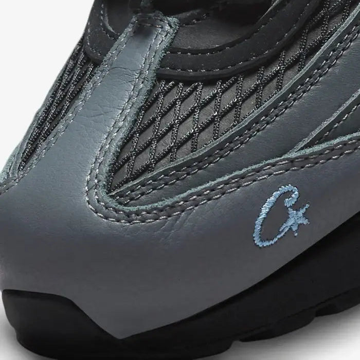 Tênis Preto com Azul Nike Air Max 95 Aegean Storm Parte Frontal em Detalhes