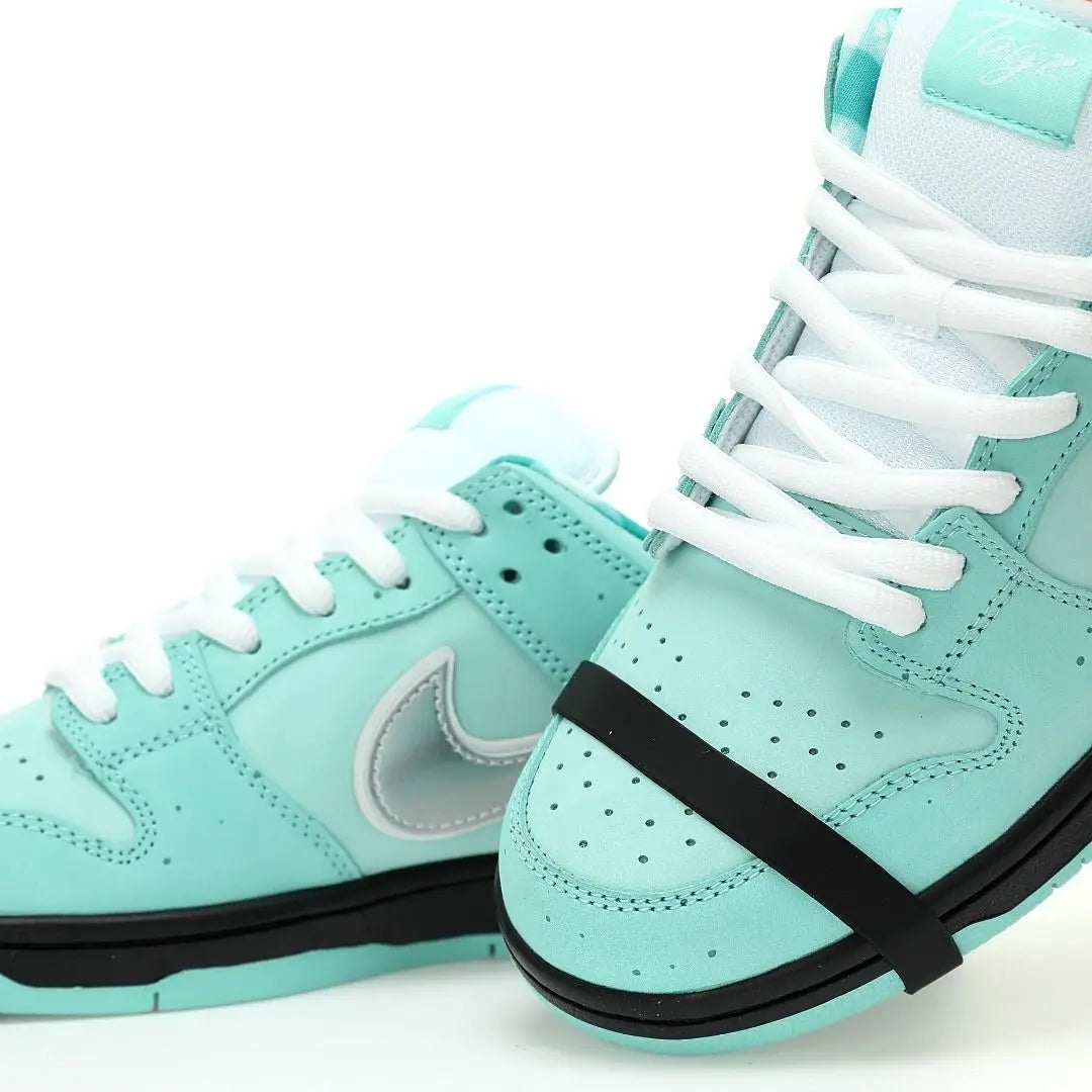 Tênis Nike Azul Concepts x Nike Dunk SB Low Tiffany Lobster Parte Frontal em Detalhes