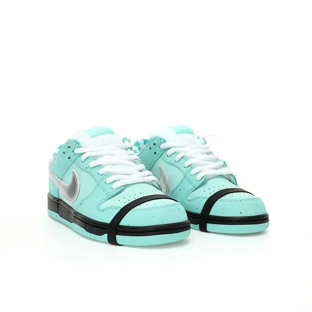 Tênis Nike Azul Concepts x Nike Dunk SB Low Tiffany Lobster Visto de Frente