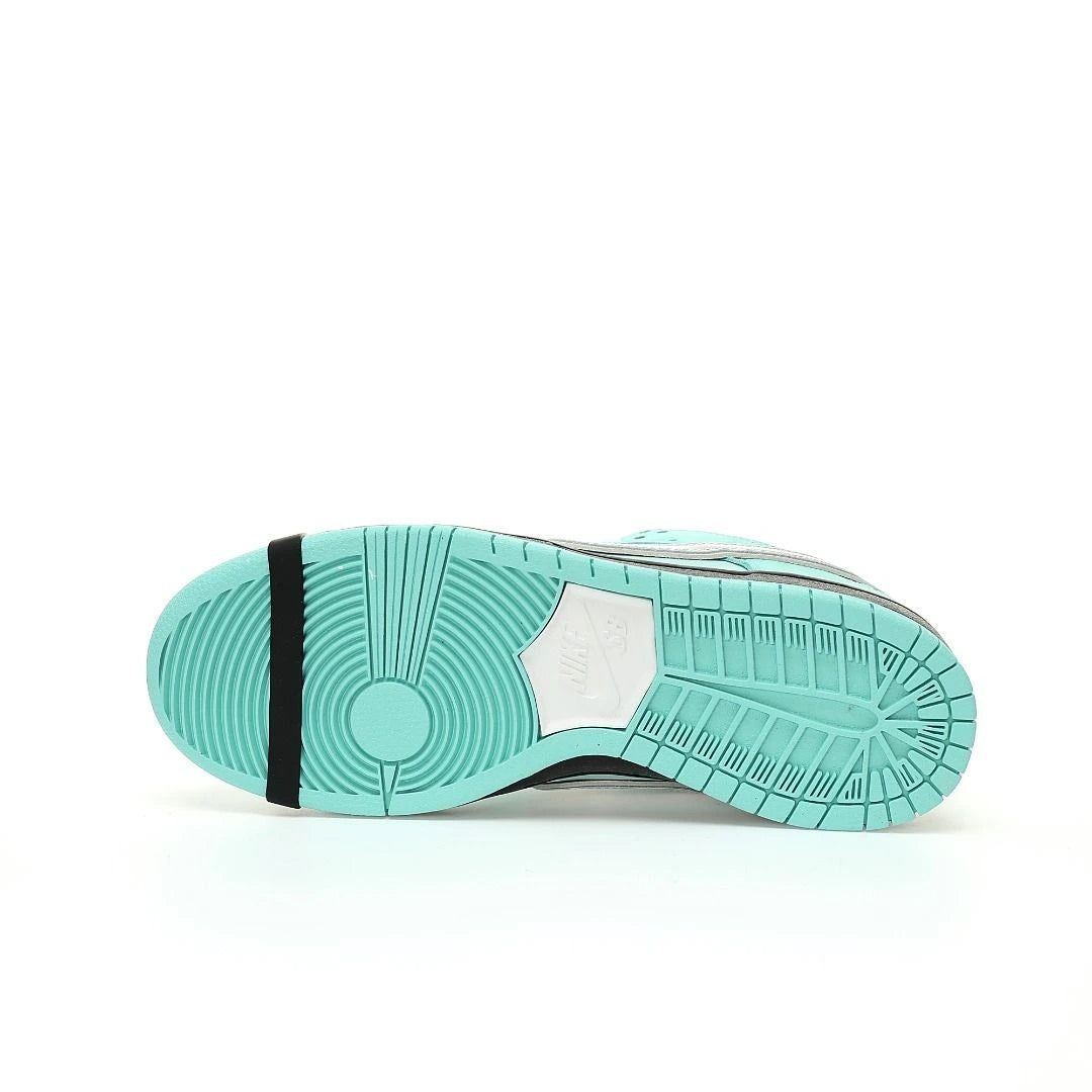 Tênis Nike Azul Concepts x Nike Dunk SB Low Tiffany Lobster Vista do Solado Azul