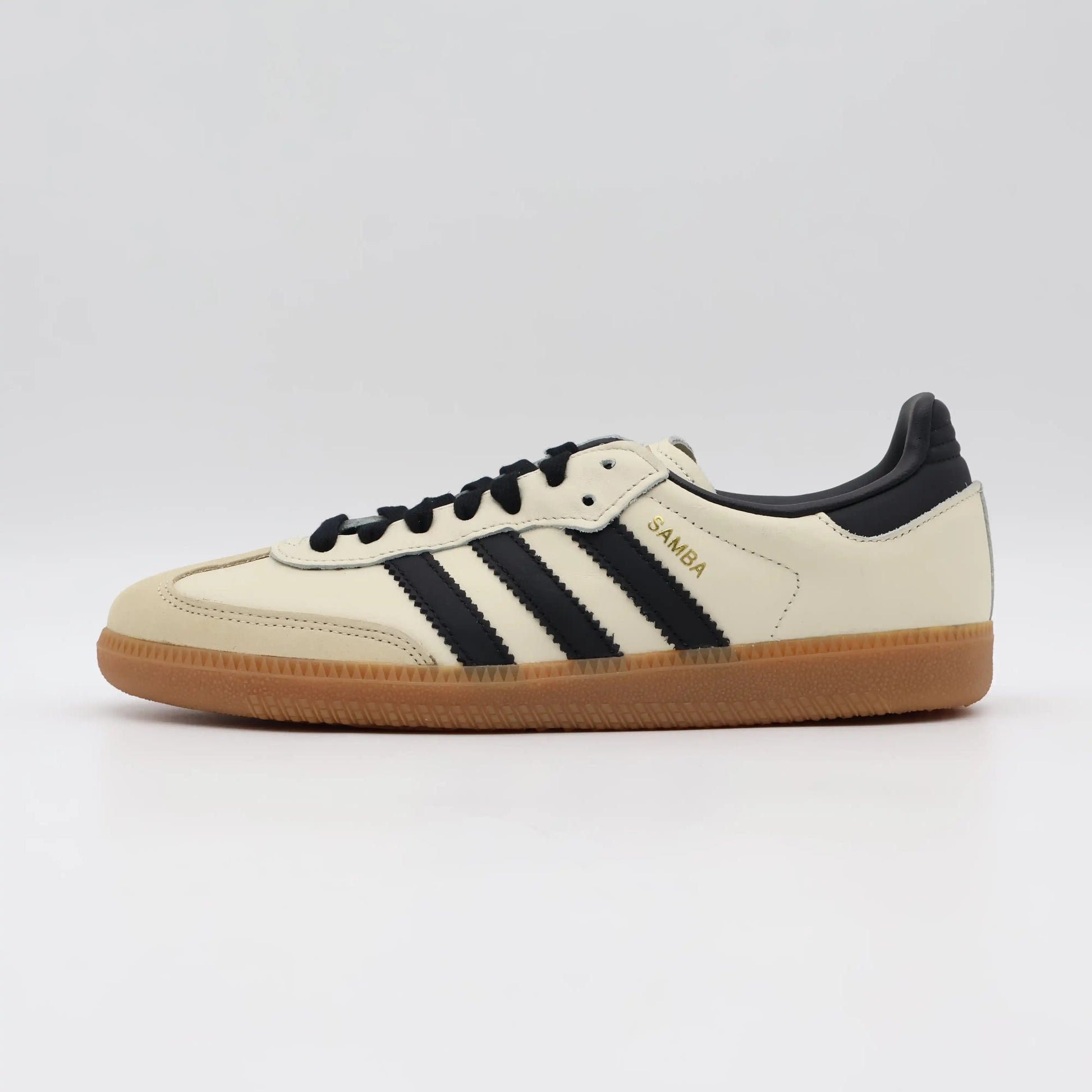 Tênis Bege Adidas Samba Cream White Parte Lateral Esquerda
