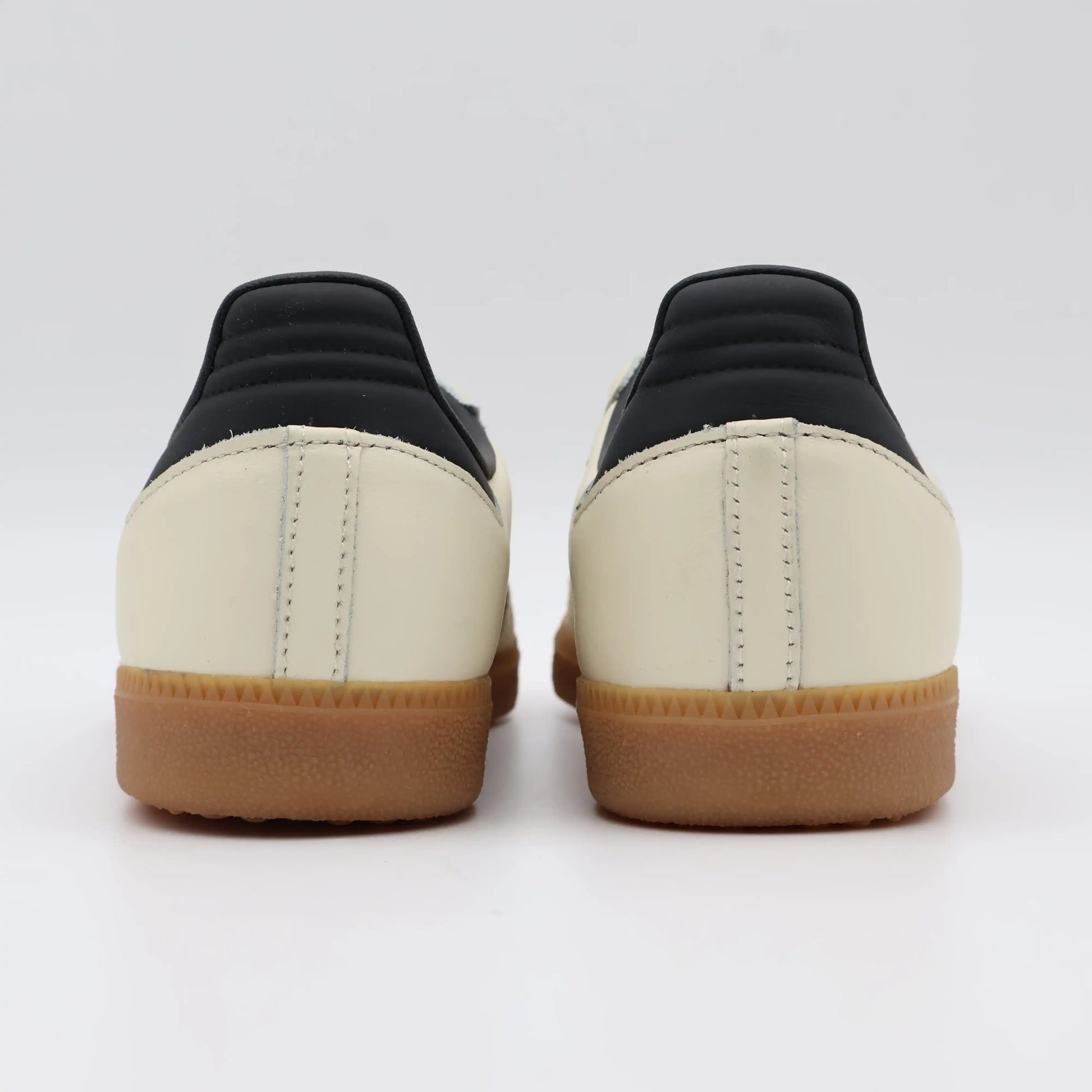 Tênis Bege Adidas Samba Cream White Parte Traseira