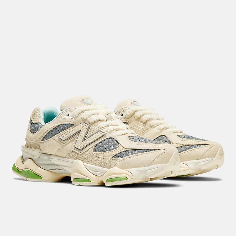 Tênis Bege New Balance 9060 Bricks & Wood Par Visto de Frente