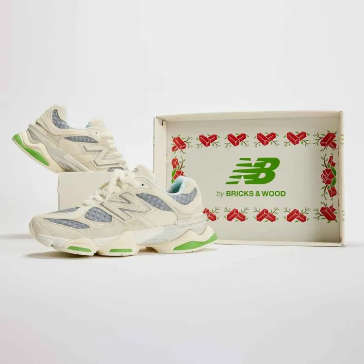 Tênis Bege New Balance 9060 Bricks & Wood Par ao Lado da Caixa 