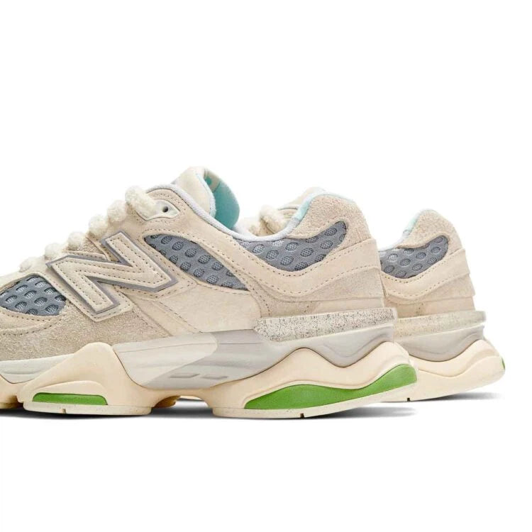 Tênis Bege New Balance 9060 Bricks & Wood Parte Traseira em Detalhes