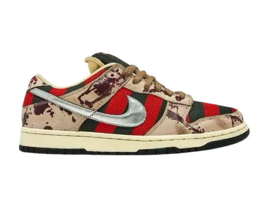 Tênis Bege Nike Dunk Low Freddy Krueger Visto Sendo Capa do Produto