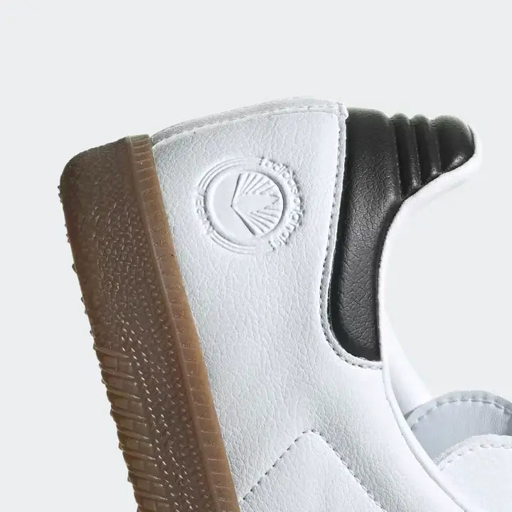 Tênis Branco Adidas Samba Vegan Parte Traseira em Detalhes