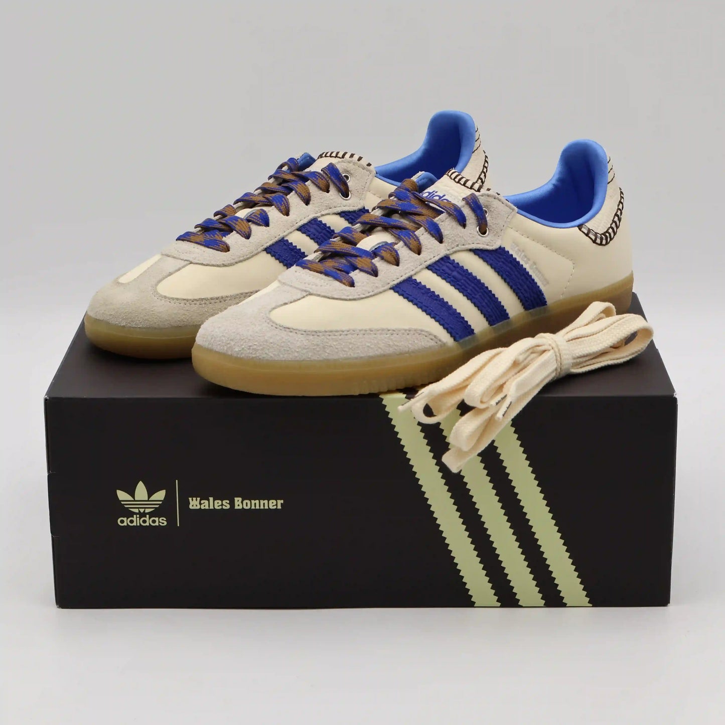 Adidas Samba x Wales Bonner Wonder Clay Royal Blue Par em Cima da Caixa