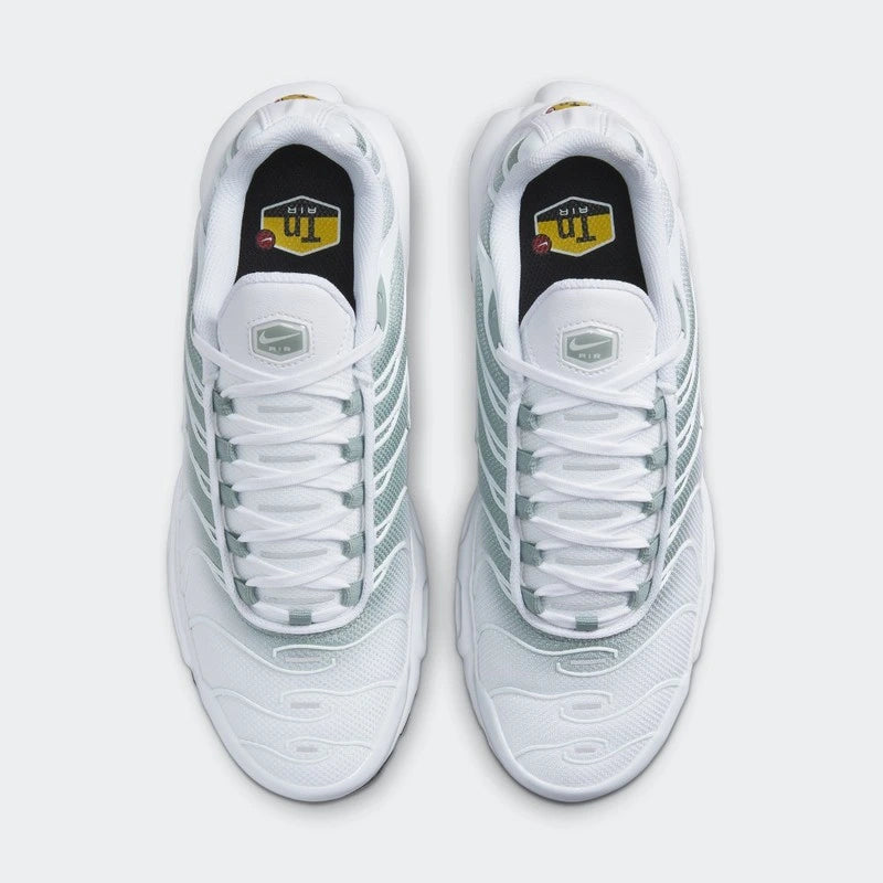 Tênis Branco com Verde Nike Air Max TN Plus White Mica Green Par Visto por Cima