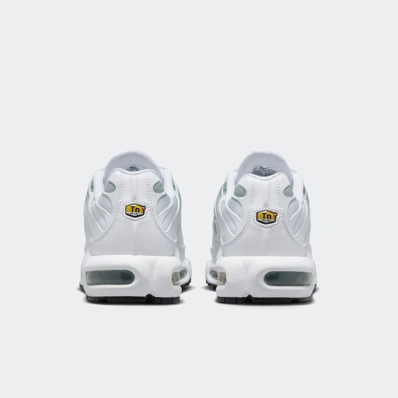 Tênis Branco com Verde Nike Air Max TN Plus White Mica Green Parte Traseira