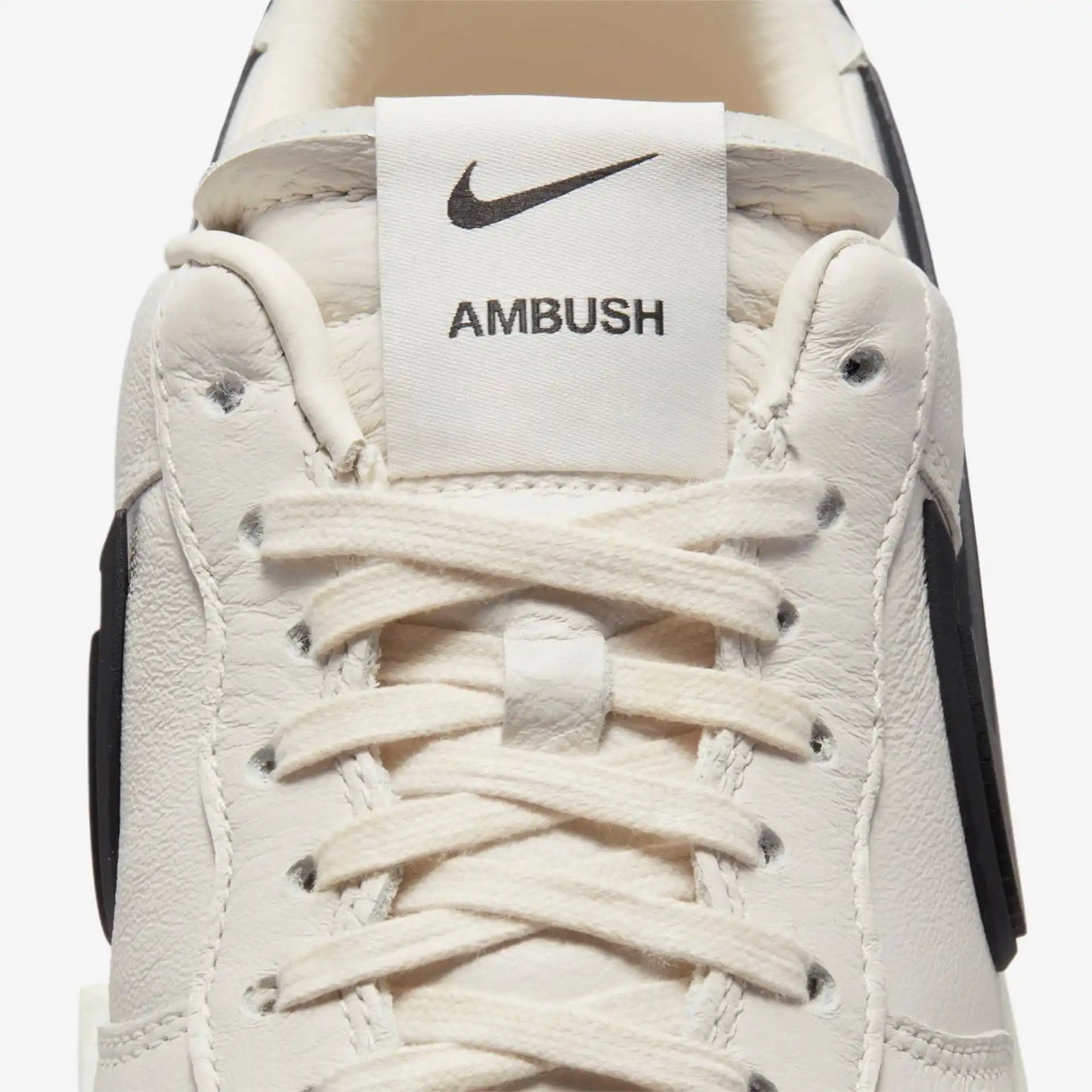 Tênis Branco Nike Air Force 1 Ambush Phantom Detalhes da Lingua Escrito Ambush