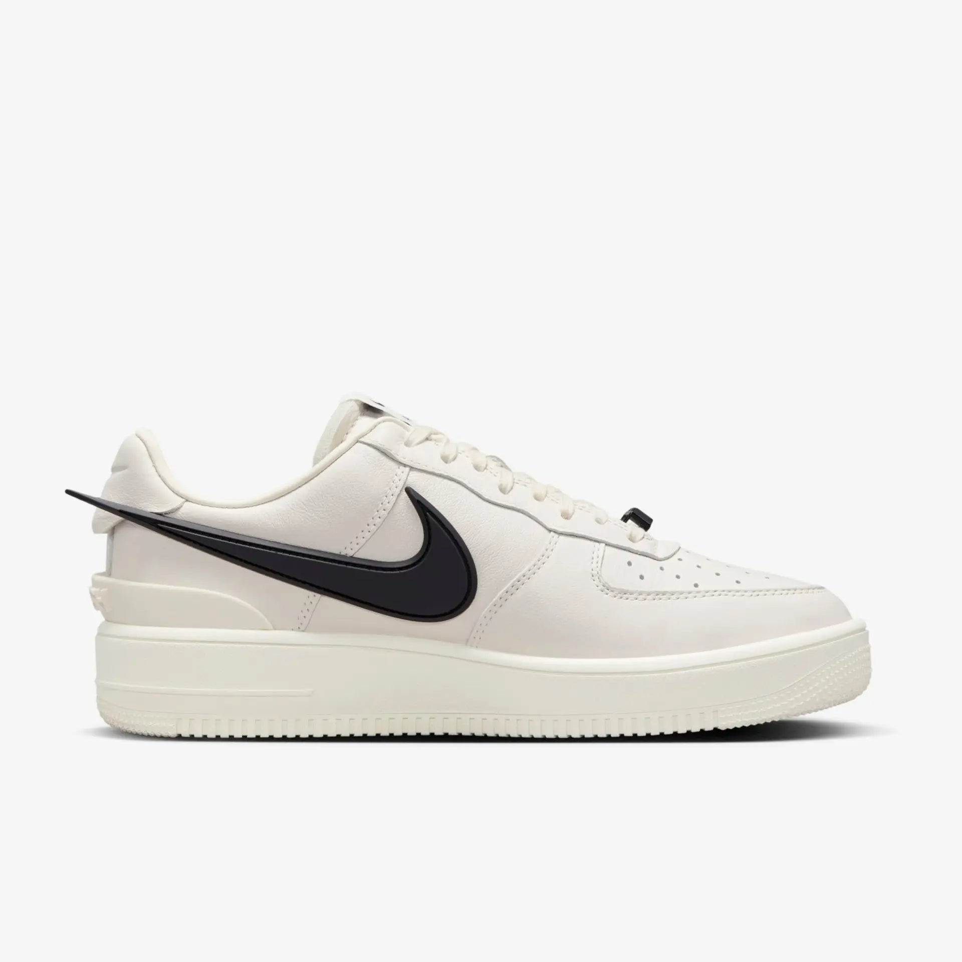 Tênis Branco Nike Air Force 1 Ambush Phantom Parte Lateral Direita