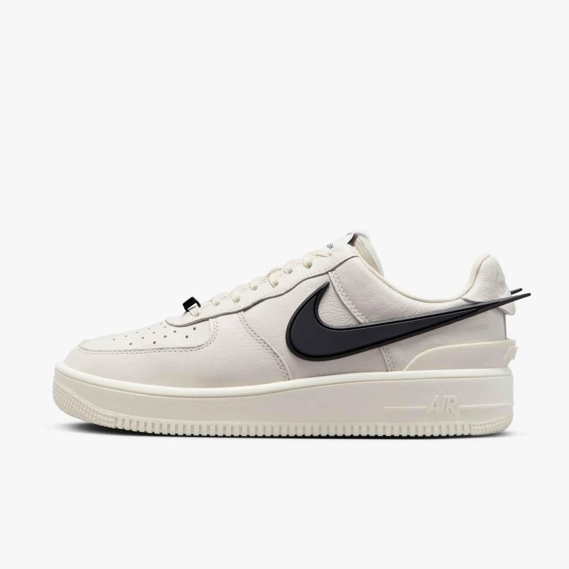 Tênis Branco Nike Air Force 1 Ambush Phantom Parte Lateral Esquerda