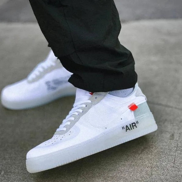 Nike Air Force 1 Low Off White The Ten Vista no Pe com Calca Preta