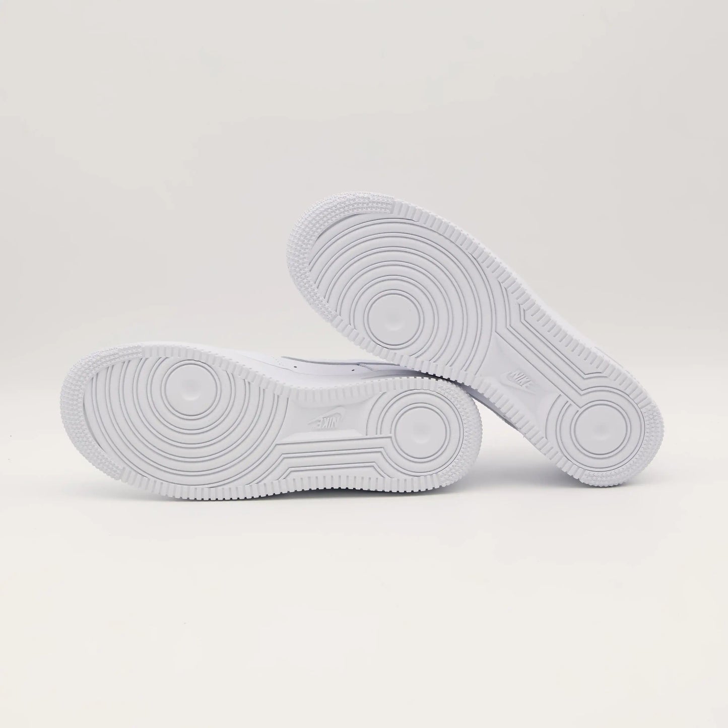 Tênis Branco Nike Air Force 1 Supreme White Parte do Solado Branco