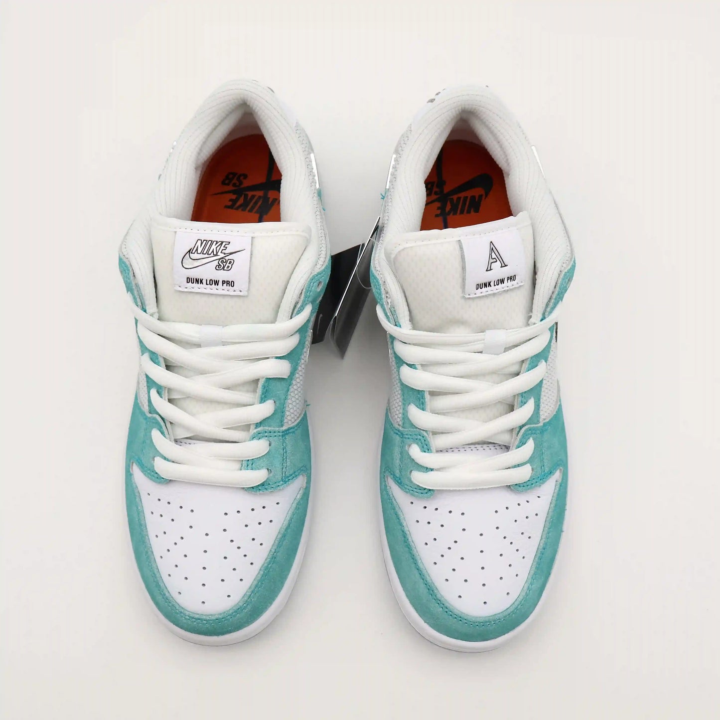 Tênis Azul Nike Dunk Low April Skateboards Visto Por Cima e Detalhes